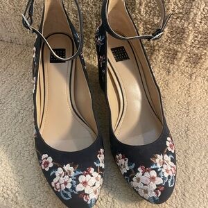 Floral Embroidered Women's Shoes
